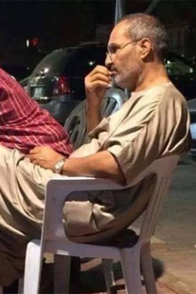 ضجة على مواقع التواصل الاجتماعي بسبب شبيه "ستيف جوبز"